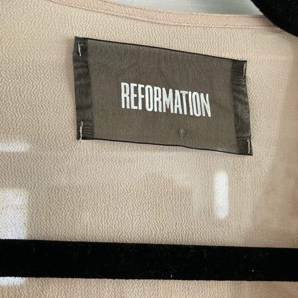 Floor length Reformation deep v gown - Picture 3 of 7